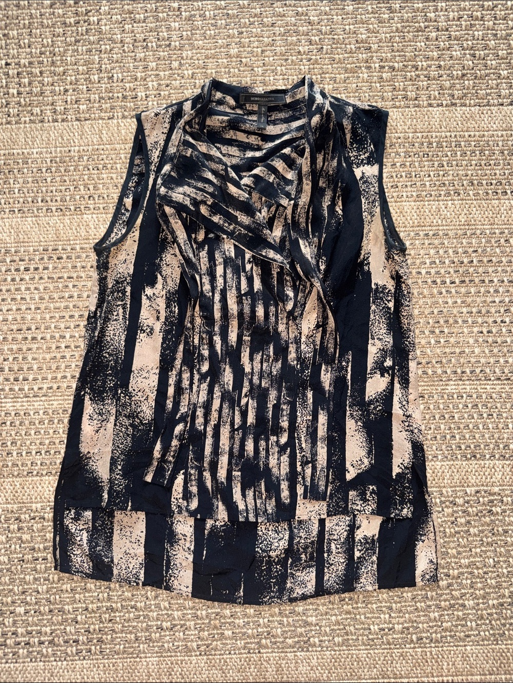 BCBG MAXAZRIA Black and Beige Ruffle-Front Sleeveless Print Top with collar sash